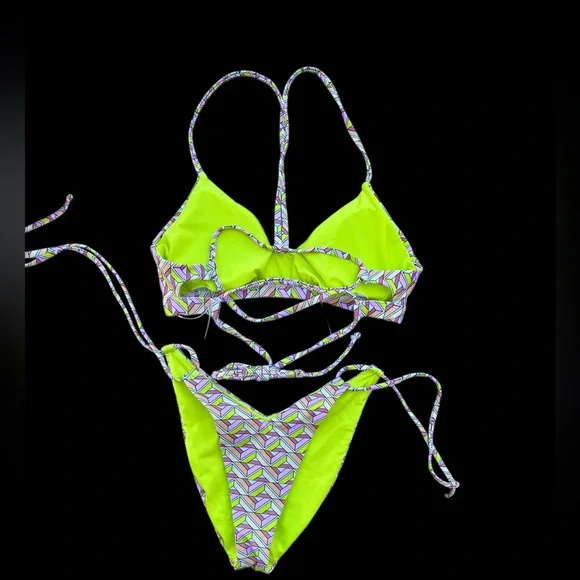 Geometric Patterned Bikini Set - Picture 2 of 3